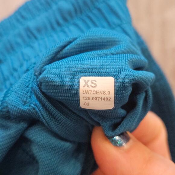 Lululemon Shake It Out Shorts Womens XS Lightweight Run Training Athleisure - Picture 7 of 8